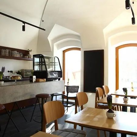 Welkam מלון פופראד